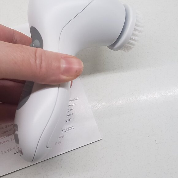 Facial Cleansing Power Brush by Silk'n - Picture 6 of 12